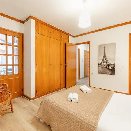 Sunny Flat 5min Stroll To The Daire *