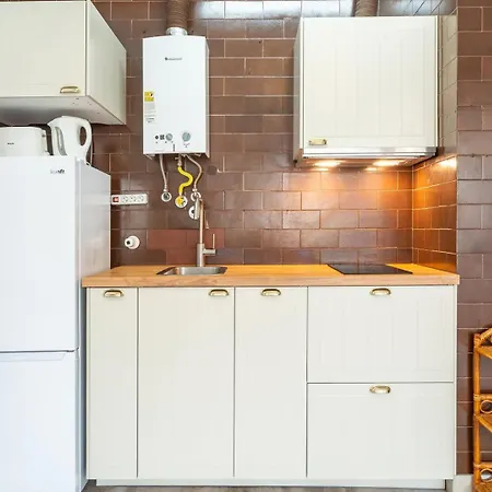 Sunny Flat 5min Stroll To The