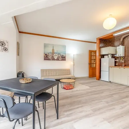 Sunny Flat 5min Stroll To The