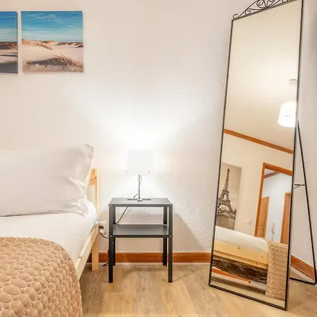 Sunny Flat 5min Stroll To The Daire