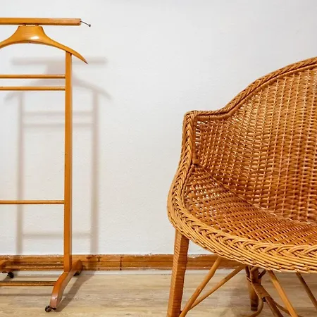 Sunny Flat 5min Stroll To The