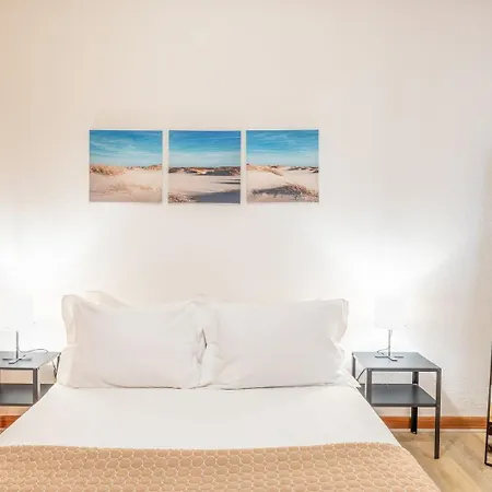 Sunny Flat 5min Stroll To The *