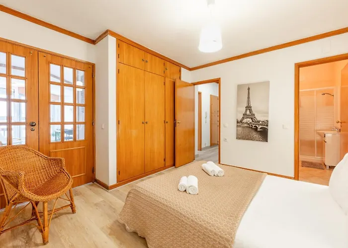 Sunny Flat 5min Stroll To The Lägenhet *