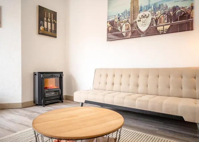 Sunny Flat 5min Stroll To The