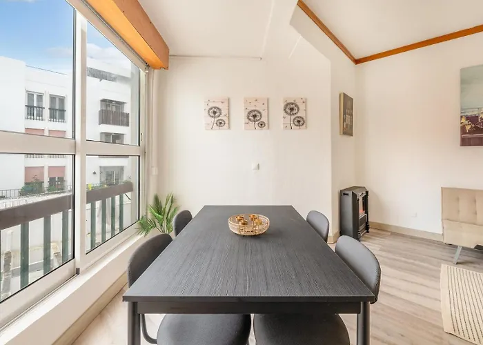 Sunny Flat 5min Stroll To The Cascais