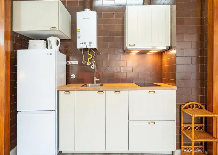 Sunny Flat 5min Stroll To The