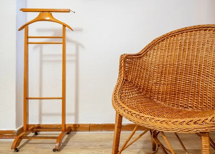 Sunny Flat 5min Stroll To The